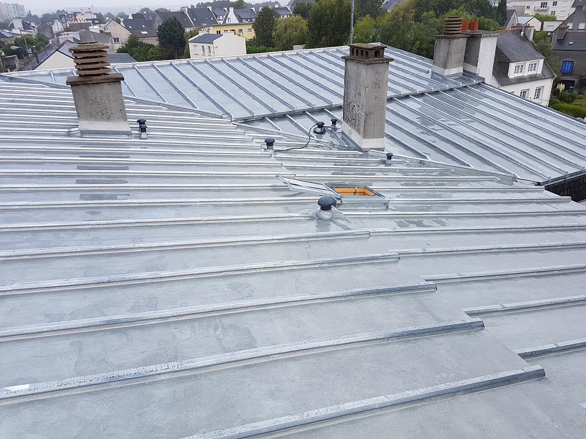 Toiture en zinc : couverture et zinguerie complète